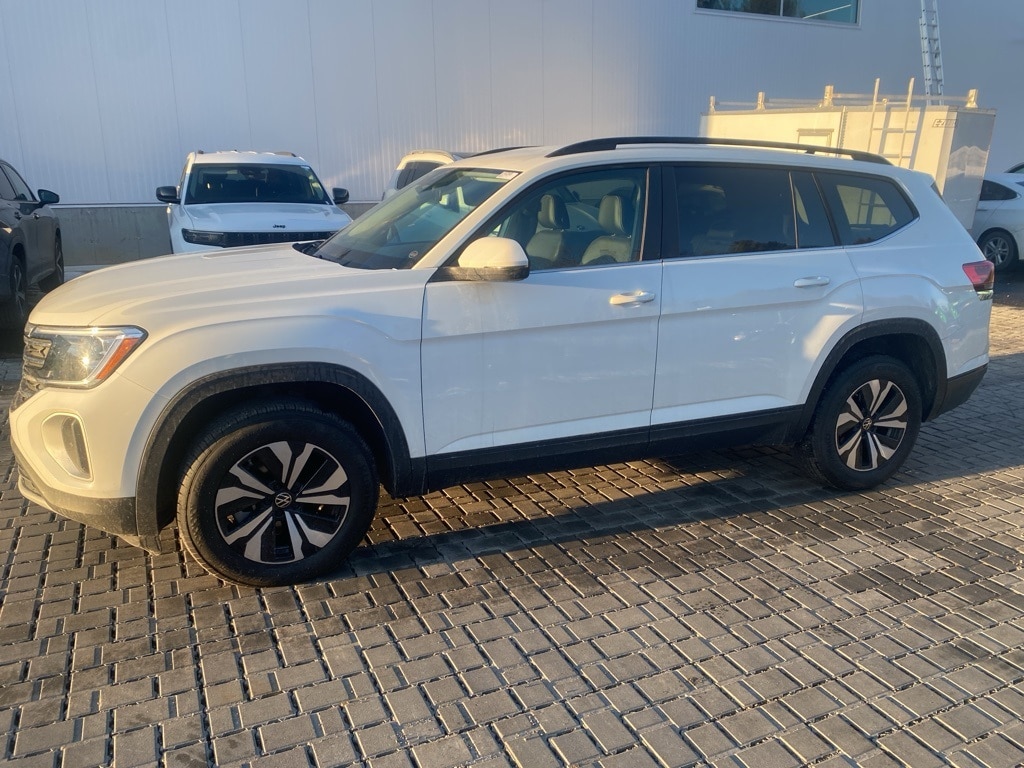 2024 Volkswagen Atlas SE's photo