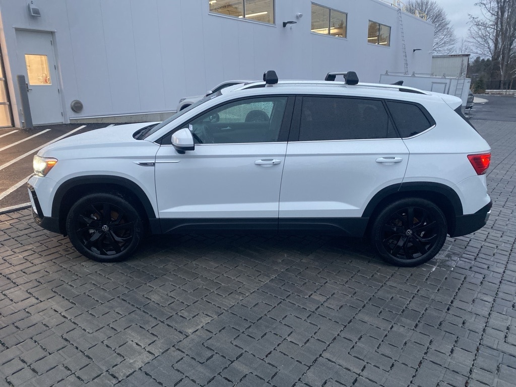 2023 Volkswagen Taos SE's photo