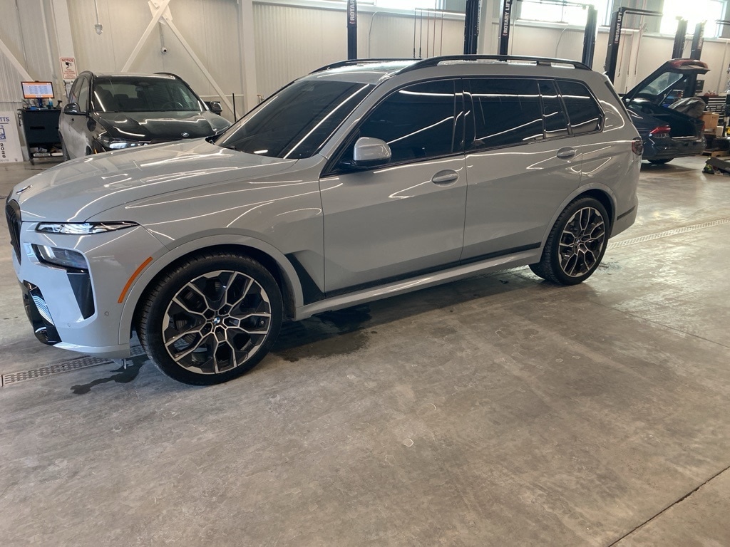 2025 BMW X7 40i's photo