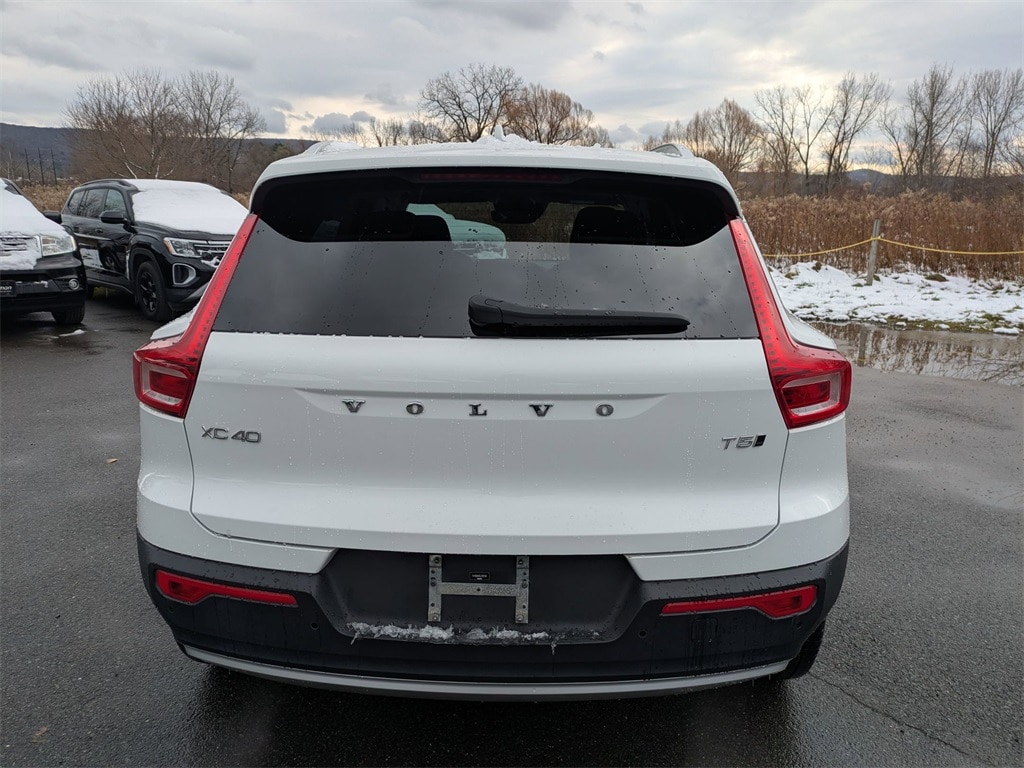 Used 2020 Volvo XC40 Momentum SUV