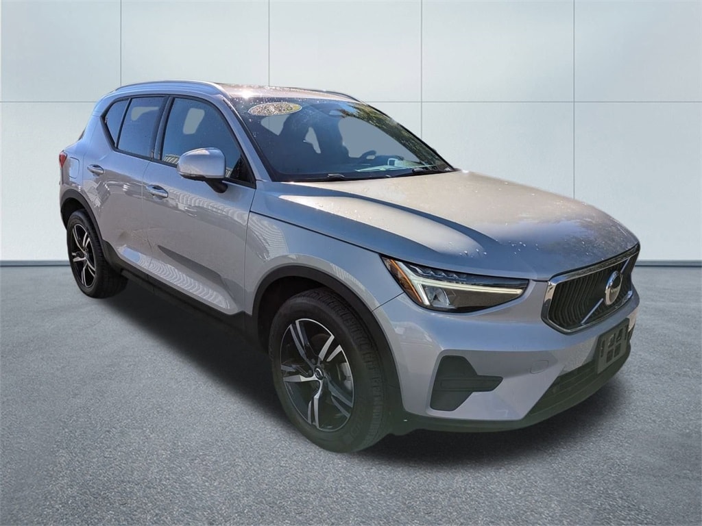 Used 2023 Volvo XC40 B5 Core SUV