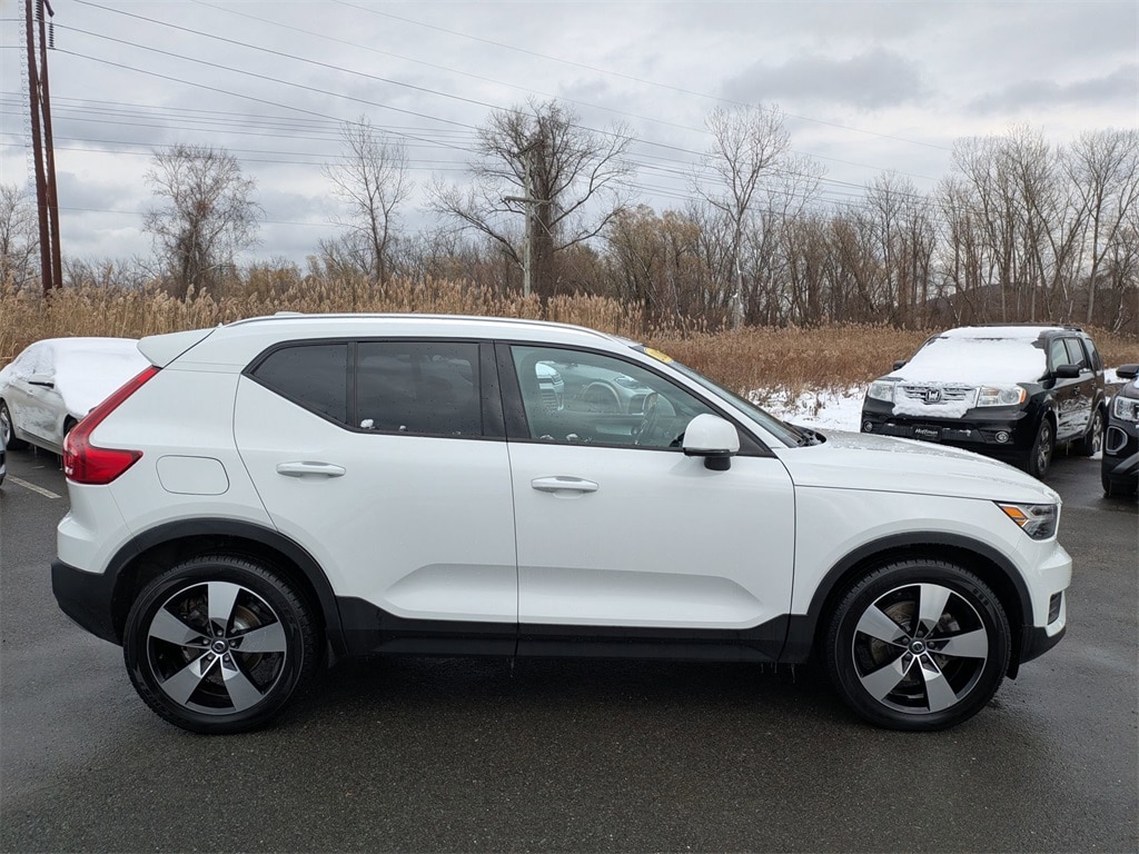 Used 2020 Volvo XC40 Momentum SUV