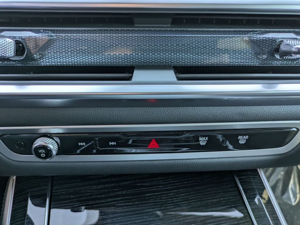 2026 BMW X5 50e - Photo 27
