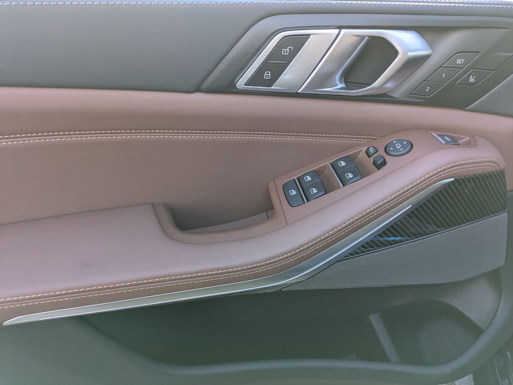 2026 BMW X5 M60i - Photo 11