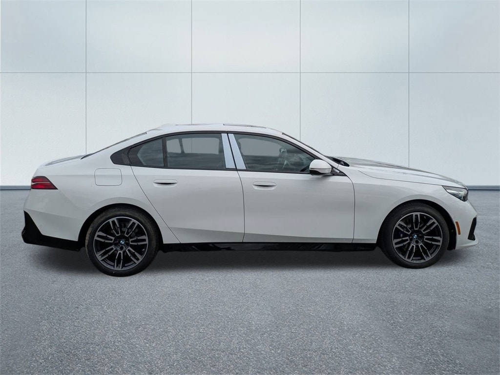 New 2026 BMW 530i xDrive Sedan