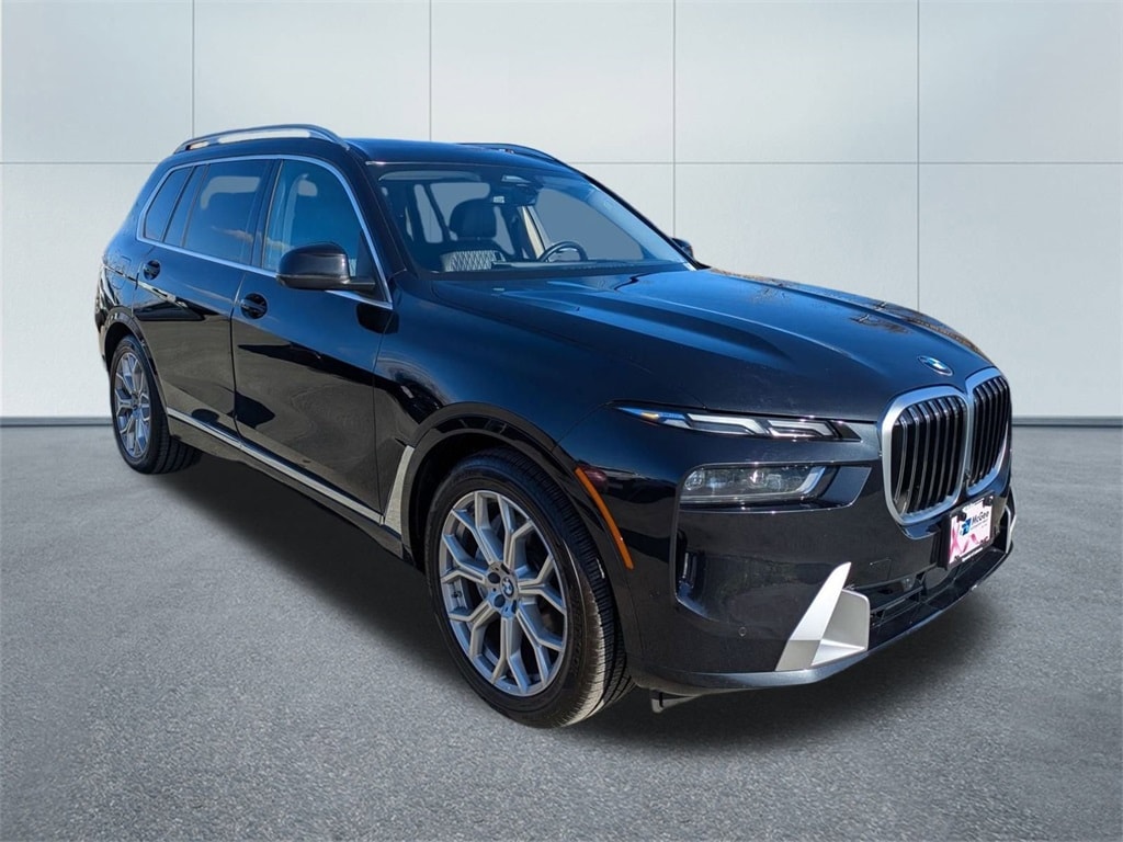 2023 BMW X7 40i's photo