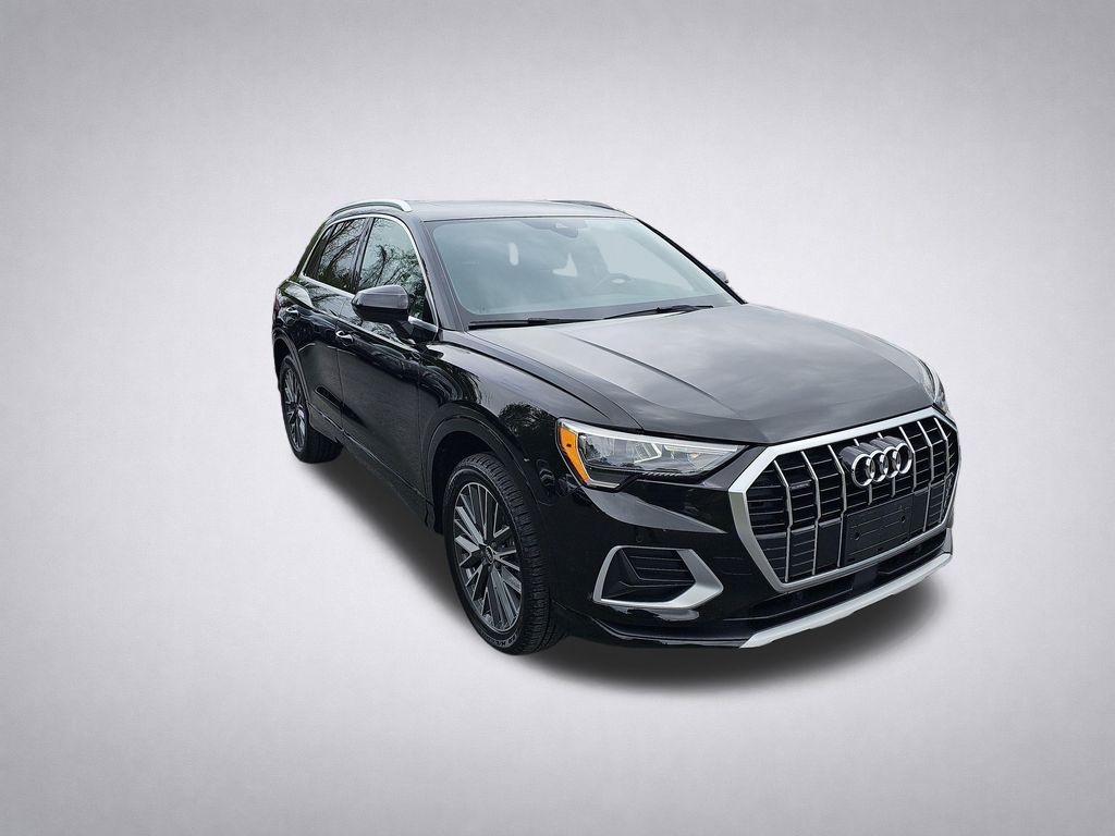 2022 Audi Q3 40 TFSI Premium quattro's photo