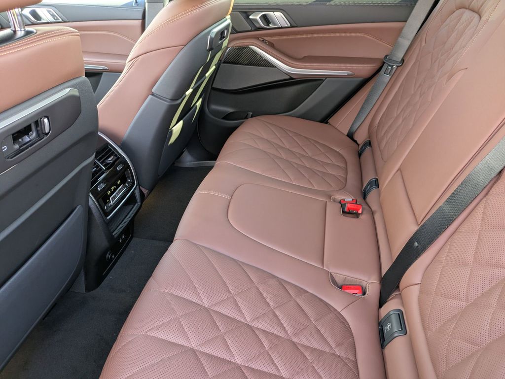 2026 BMW X5 M60i - Photo 31