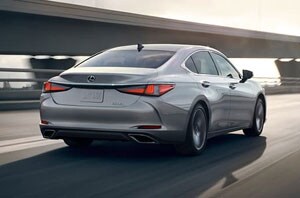 Lexus ES Driving