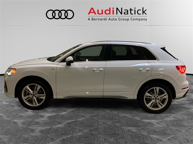 2022 Audi Q3 S line Premium Plus photo 2