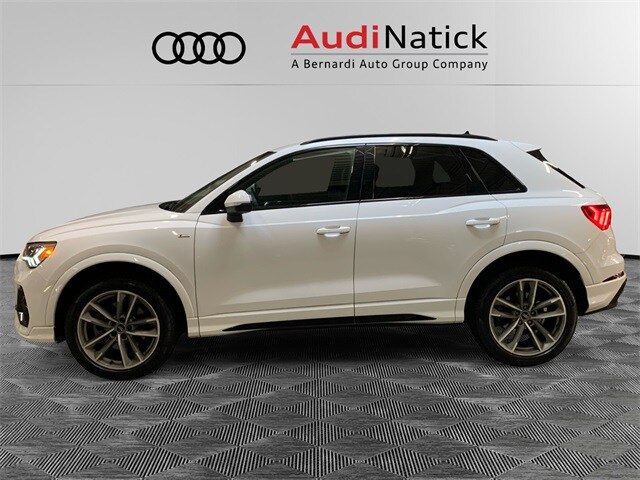 2022 Audi Q3 S line Premium Plus photo 2