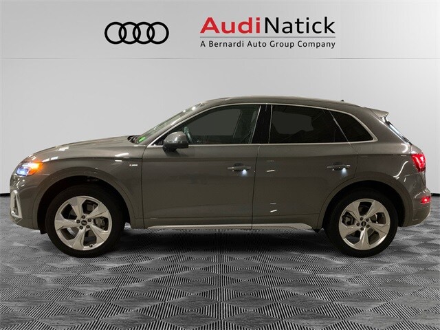 2023 Audi Q5 45 S line Premium Plus photo 2