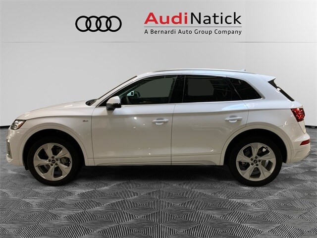 2022 Audi Q5 45 S line Premium Plus photo 2