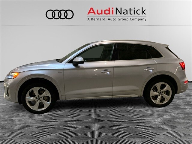 2022 Audi Q5 45 S line Premium Plus photo 2