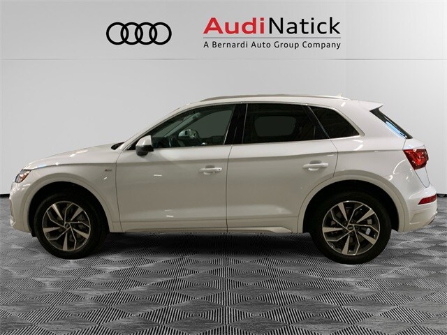 2022 Audi Q5 45 S line Premium Plus photo 2