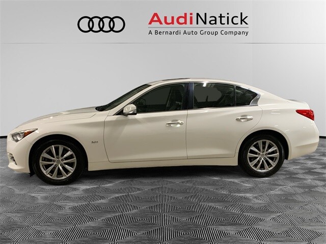 2017 Infiniti Q50 3.0t Premium photo 2