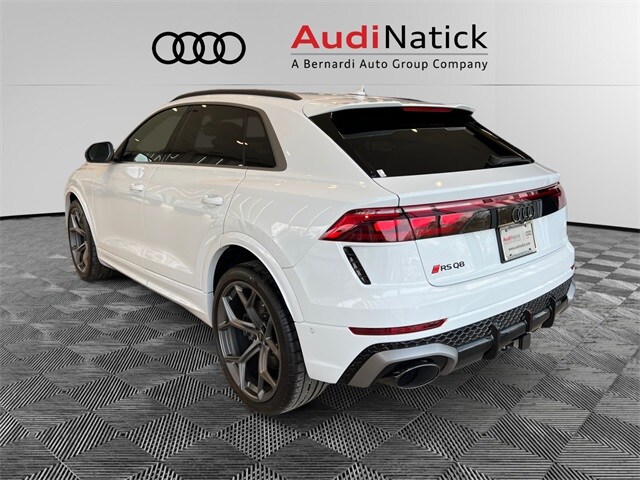 2025 Audi RS Q8 photo 3