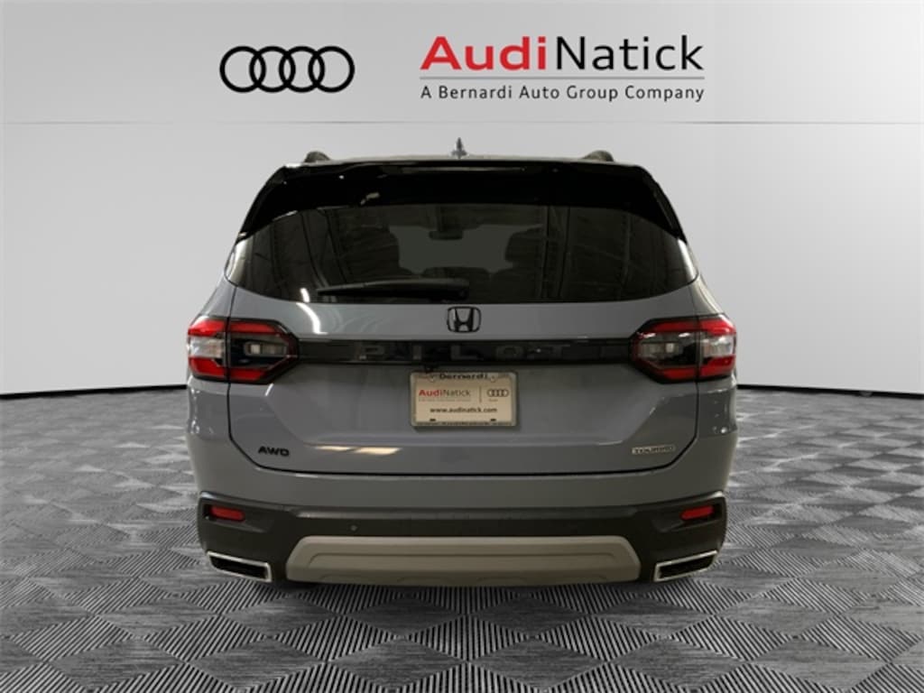 Used 2023 Honda Pilot Touring SUV