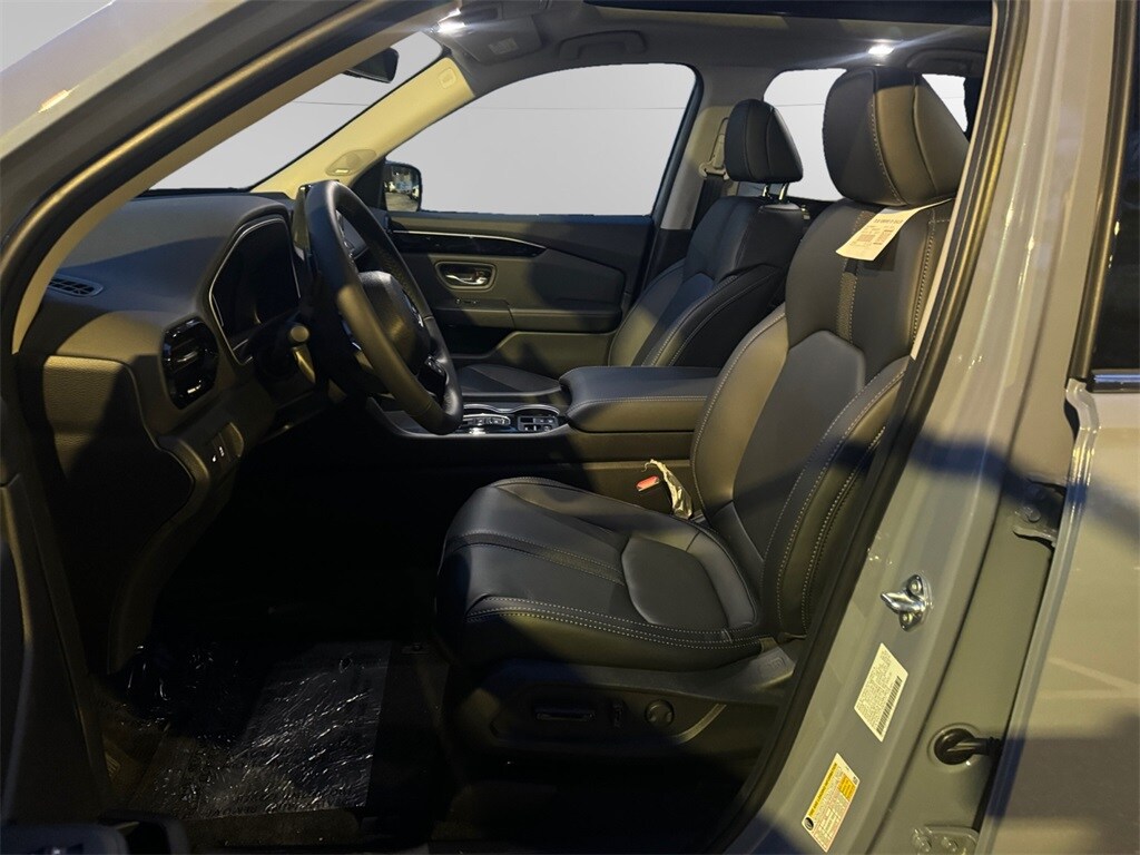 New 2025 Honda Pilot Touring SUV