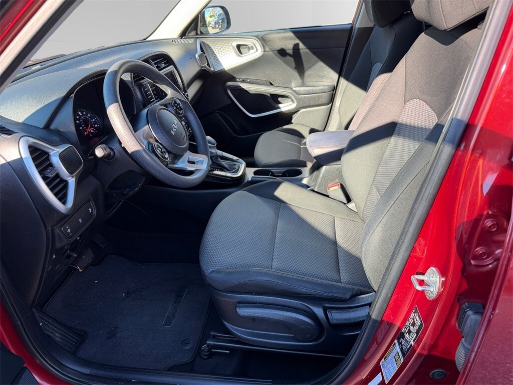 2022 Kia Soul LX photo 3