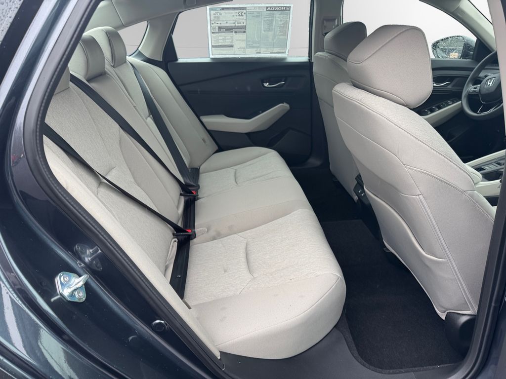 2025 Honda Accord SE - Photo 15