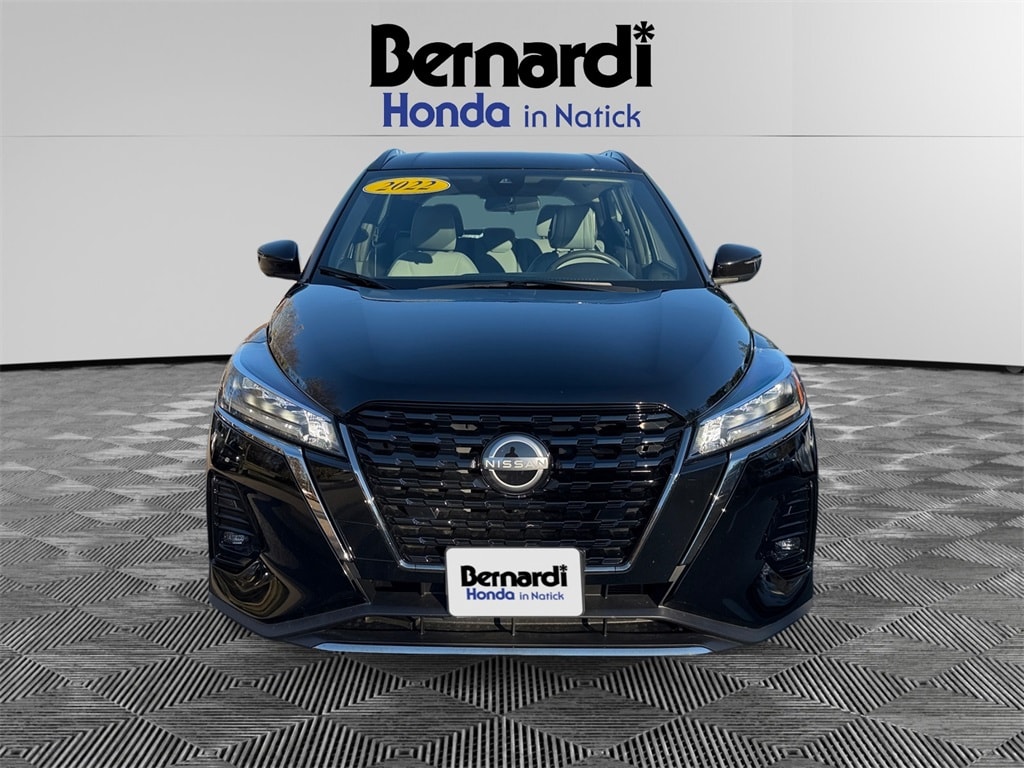 2022 Nissan Kicks SR's photo