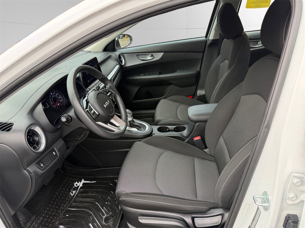 2023 Kia Forte LXS photo 3