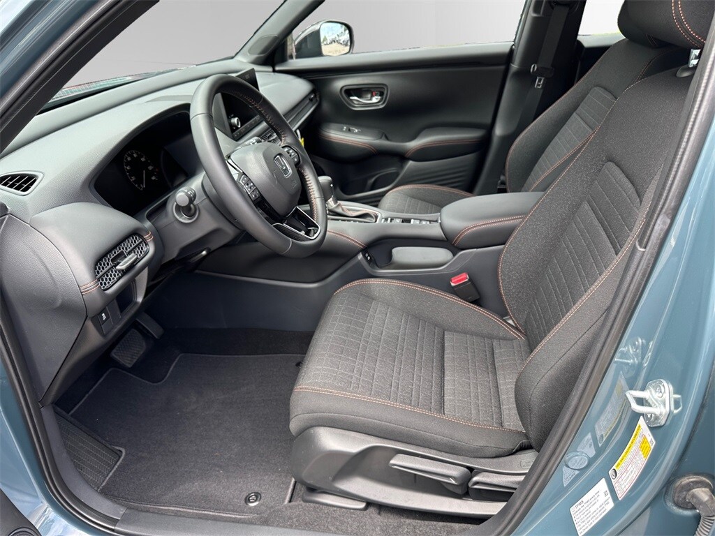 2025 Honda HR-V Sport photo 3