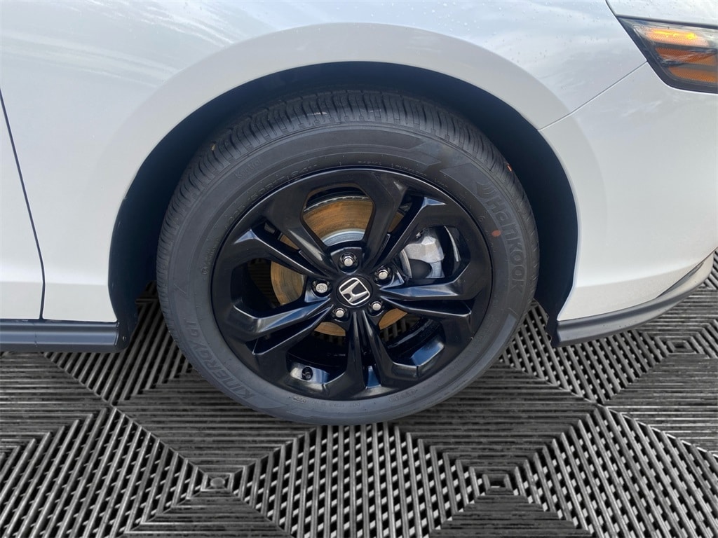 2025 Honda Accord SE - Photo 15