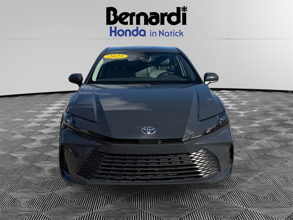 2025 Toyota Camry LE's photo