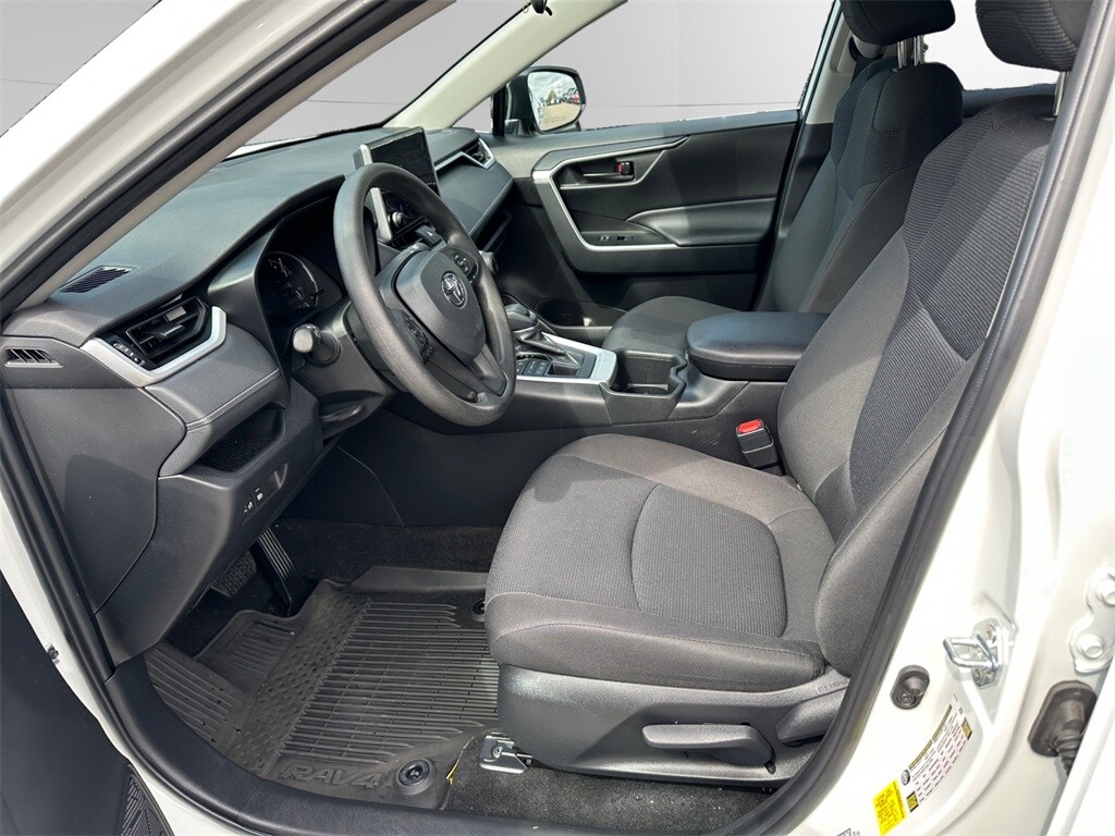 2024 Toyota RAV4 LE photo 3