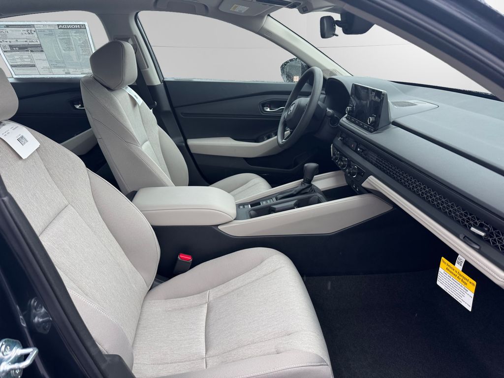 2025 Honda Accord SE - Photo 11