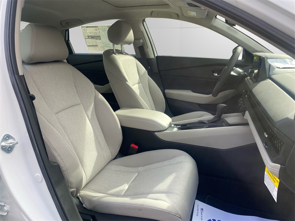 2025 Honda Accord SE - Photo 12