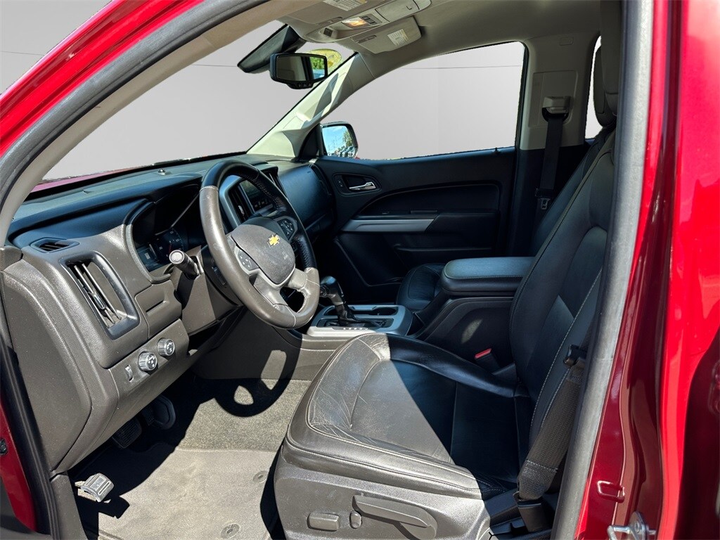 2018 Chevrolet Colorado LT photo 3