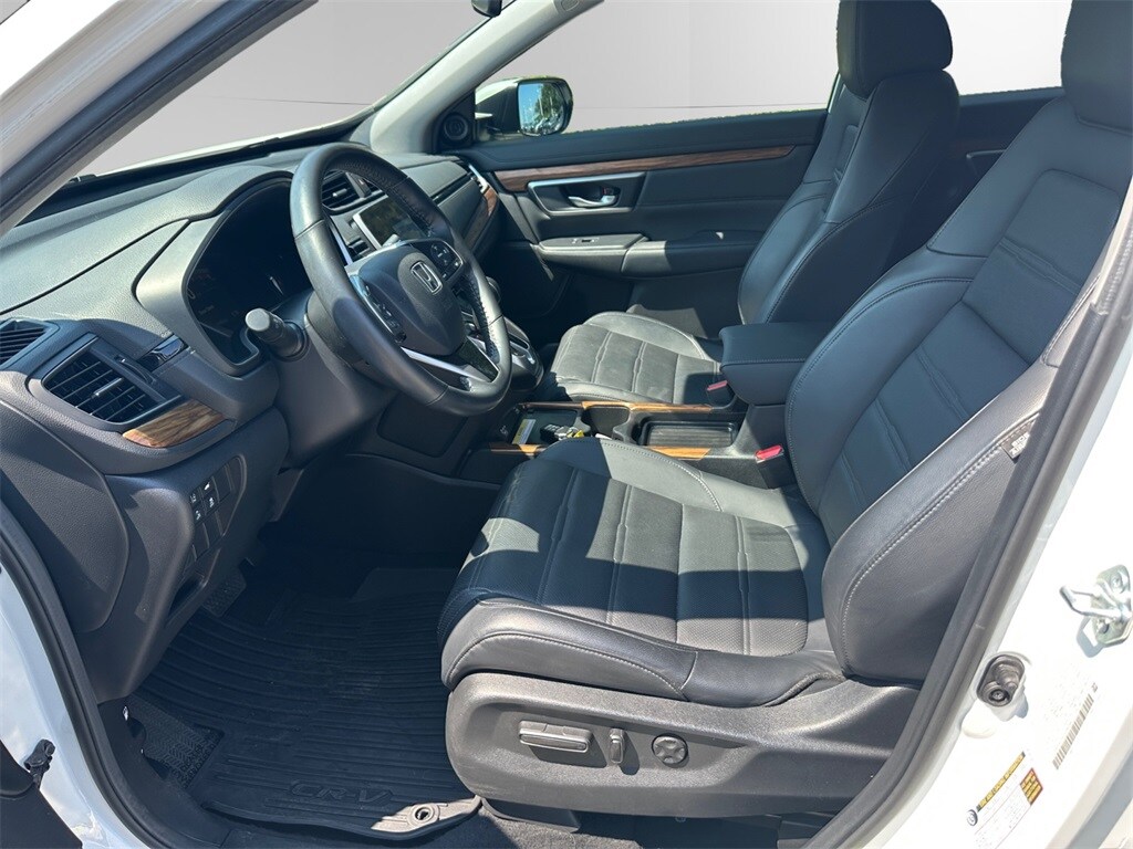 2022 Honda CR-V Touring photo 3