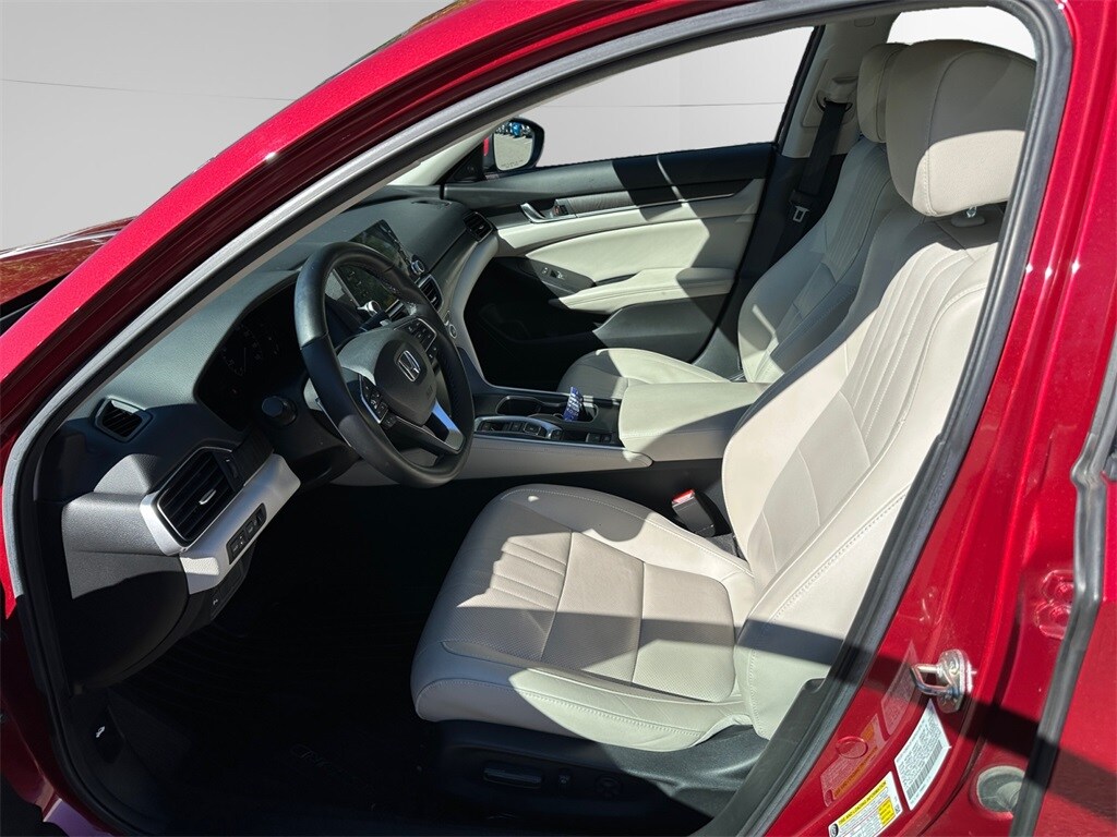 2019 Honda Accord Touring 2.0T photo 3