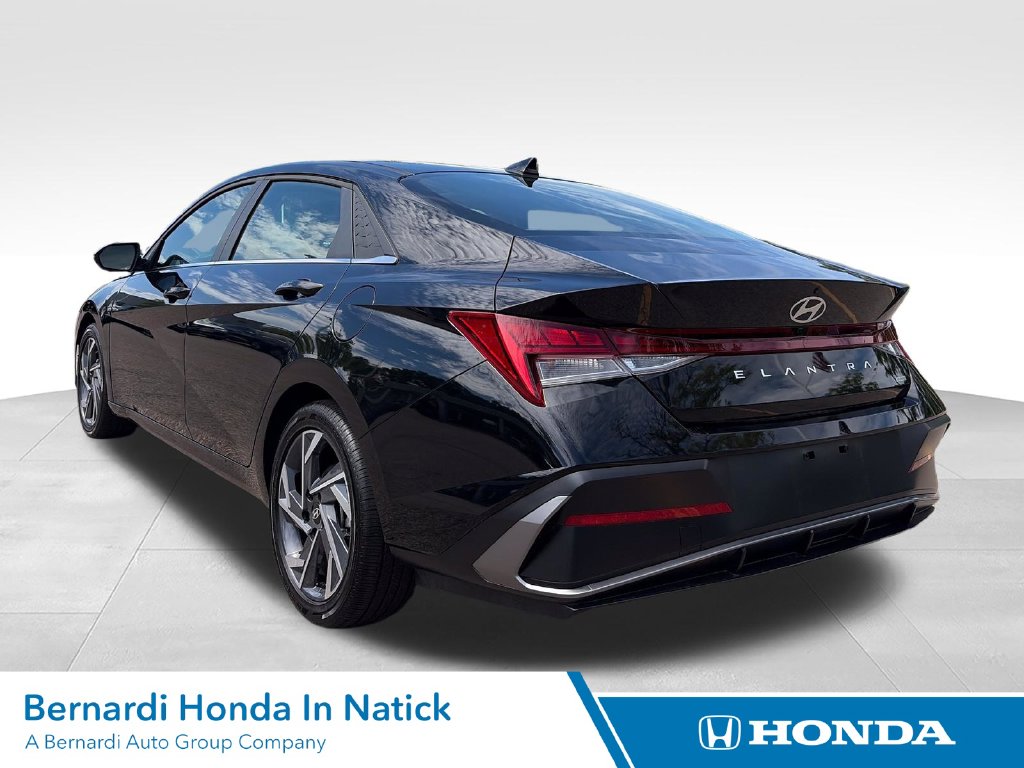 Used 2025 Hyundai Elantra Hybrid Limited Sedan