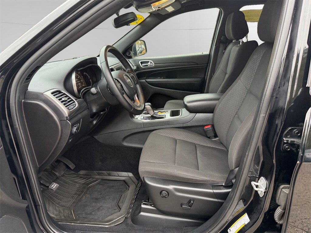 2020 Jeep Grand Cherokee Laredo E photo 3