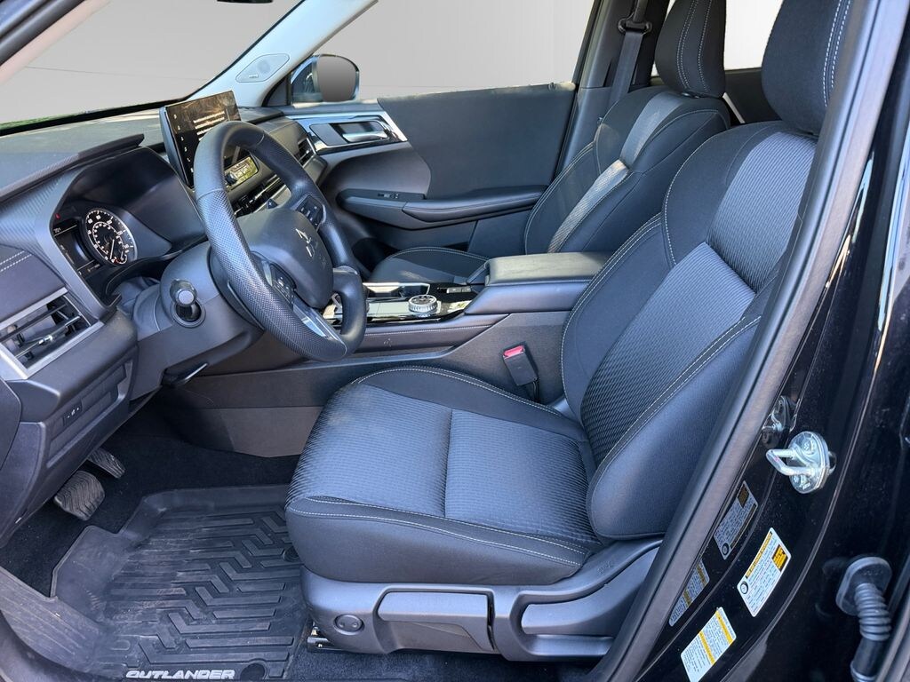 Used 2025 Mitsubishi Outlander ES SUV