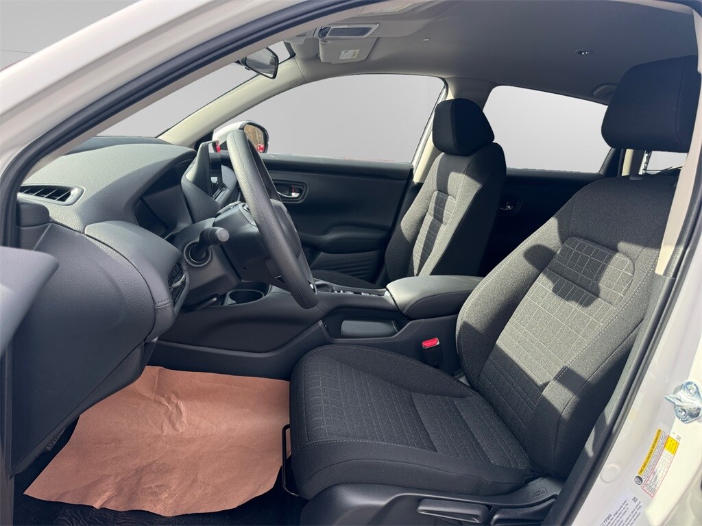 2026 Honda HR-V LX photo 3