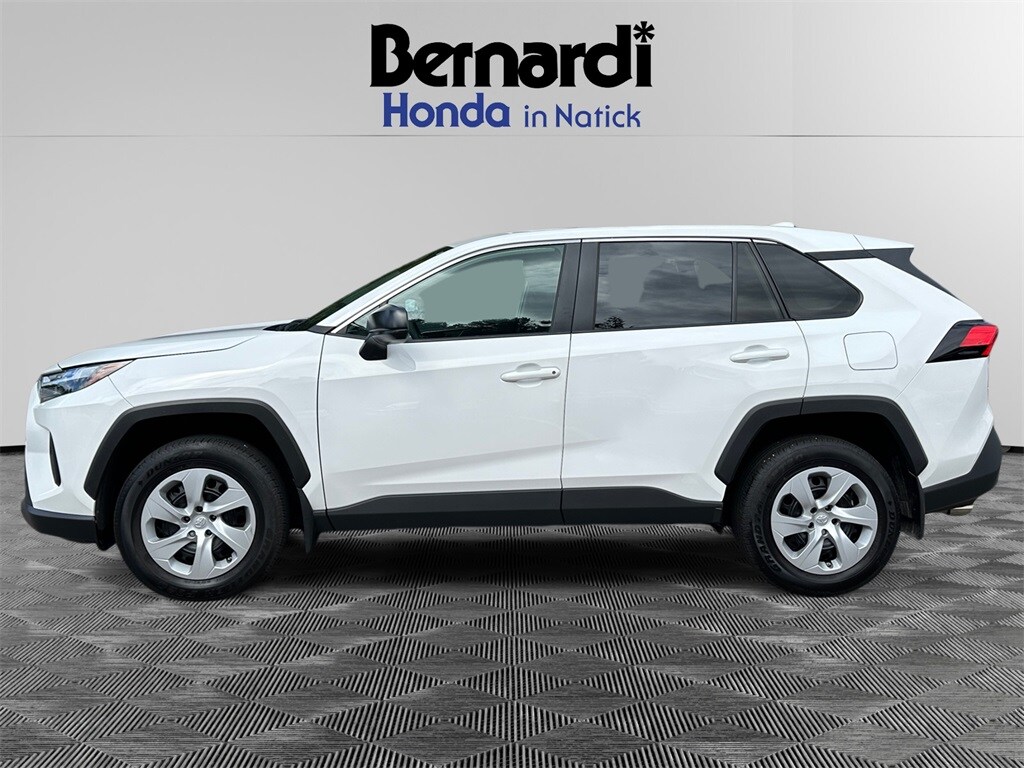 2024 Toyota RAV4 LE photo 4