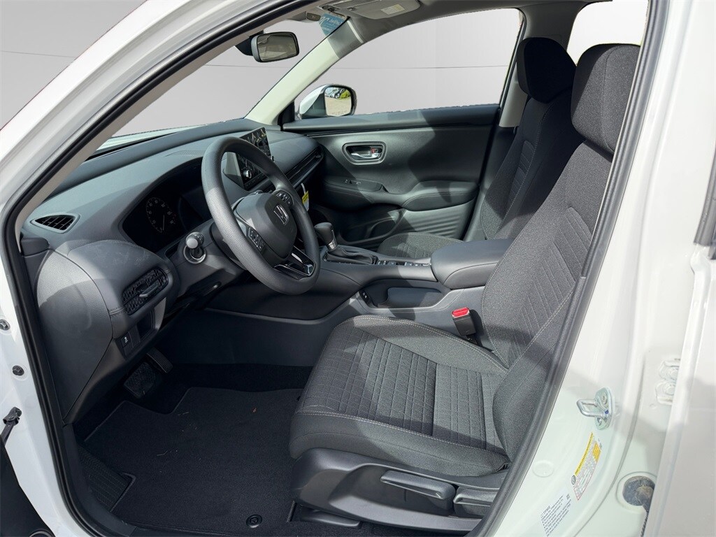 2025 Honda HR-V LX photo 3