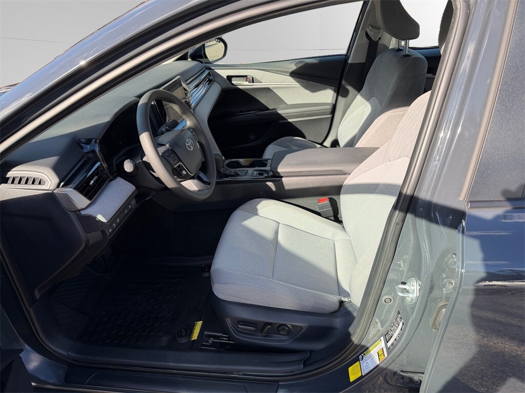 2025 Toyota Camry LE photo 3