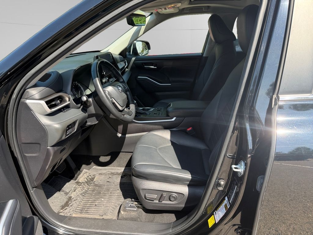 Used 2023 Toyota Highlander XLE SUV