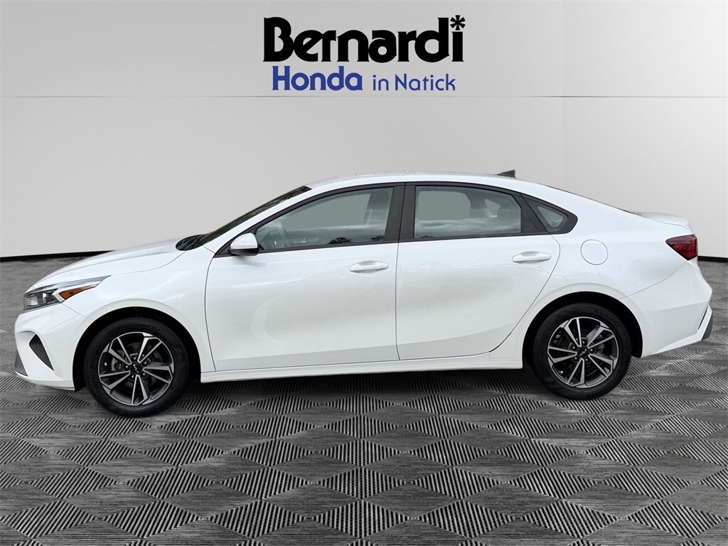 2023 Kia Forte LXS photo 4