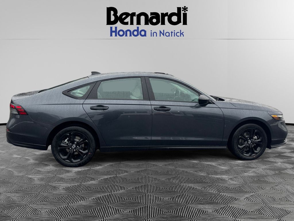 2025 Honda Accord SE - Photo 13