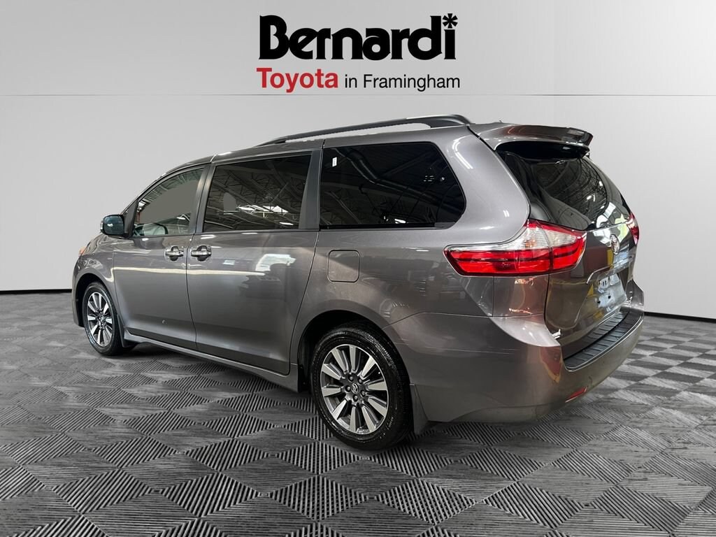 Used 2018 Toyota Sienna XLE 7 Passenger Van Passenger Van