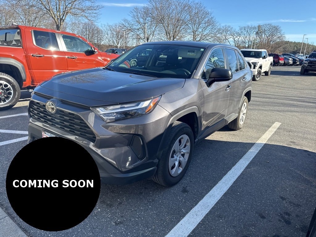 2024 Toyota RAV4 LE's photo