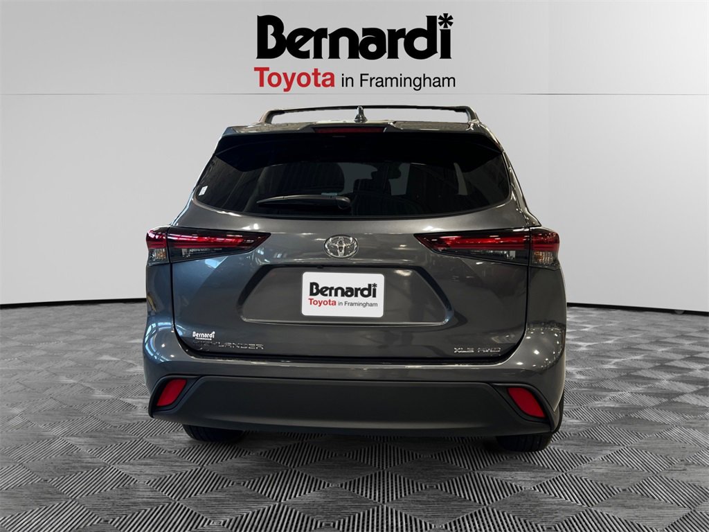 2025 Toyota Highlander XLE photo 4