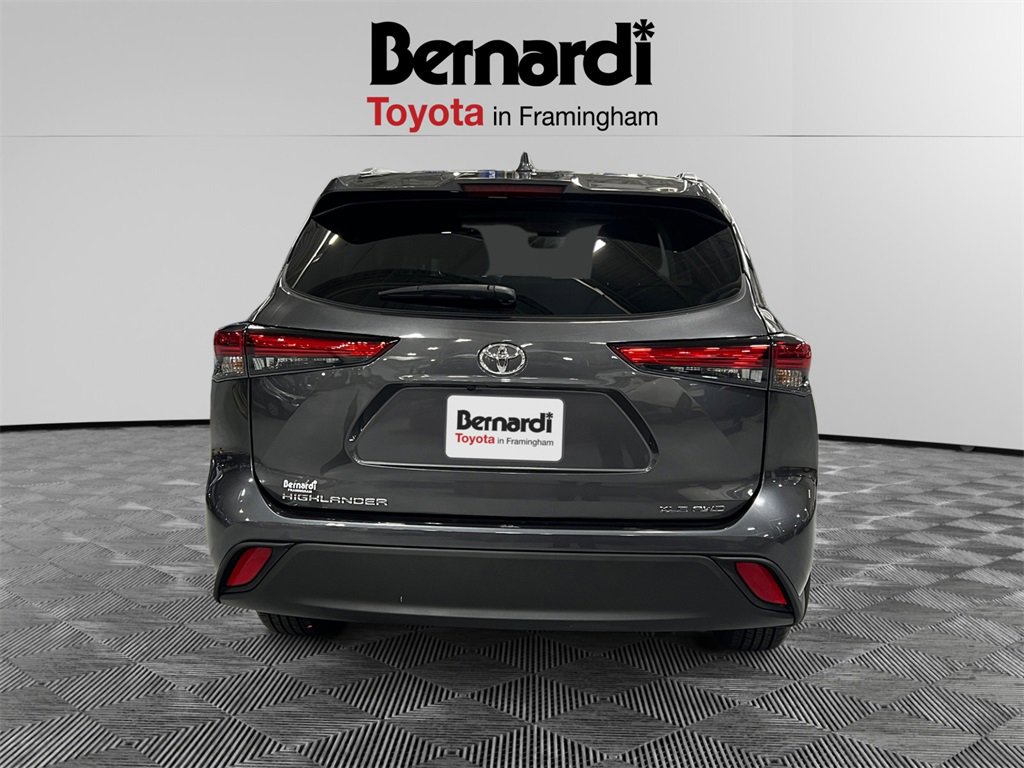 2022 Toyota Highlander XLE photo 4